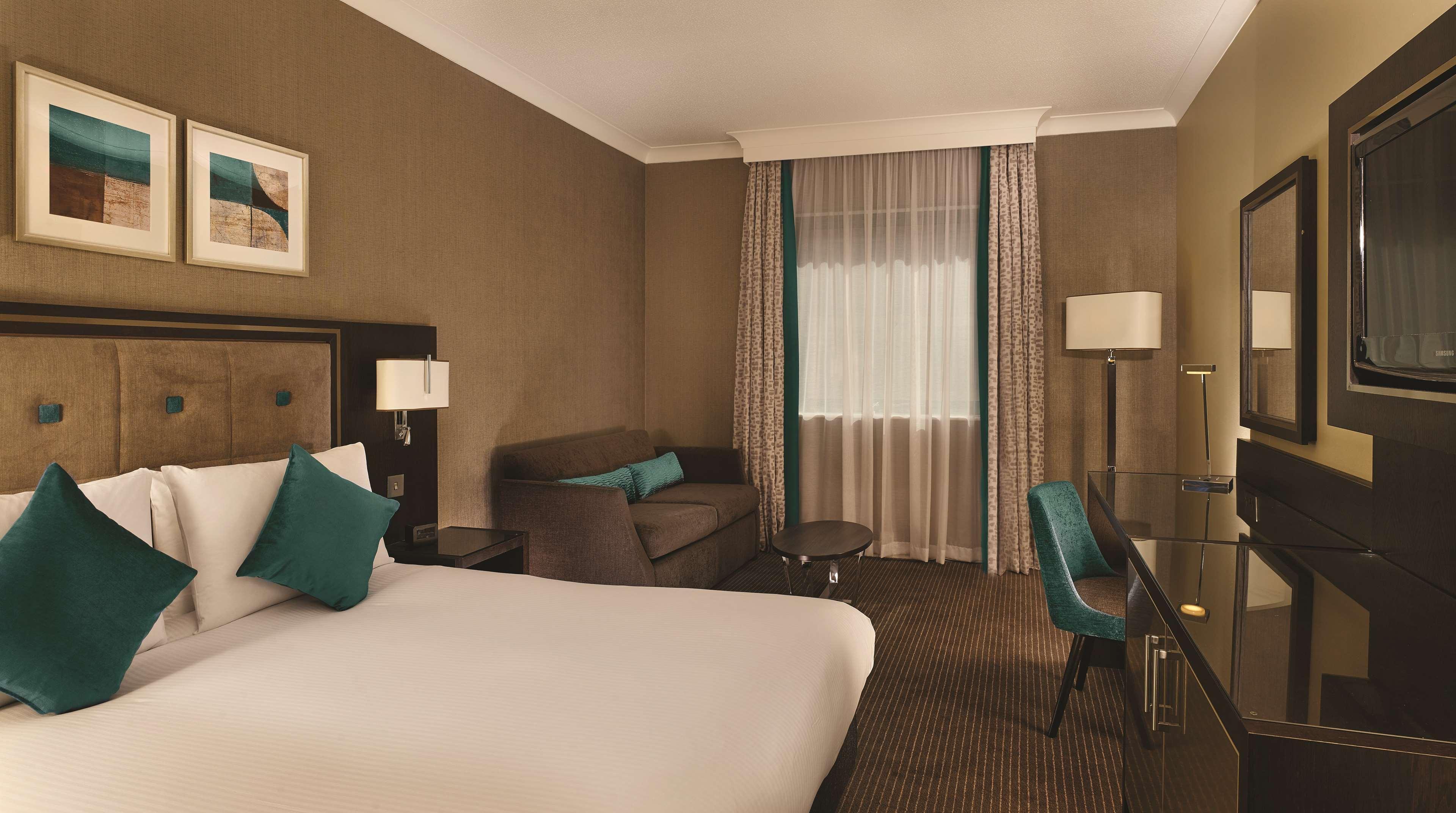 Hotel Doubletree By Hilton Woking Zewnętrze zdjęcie