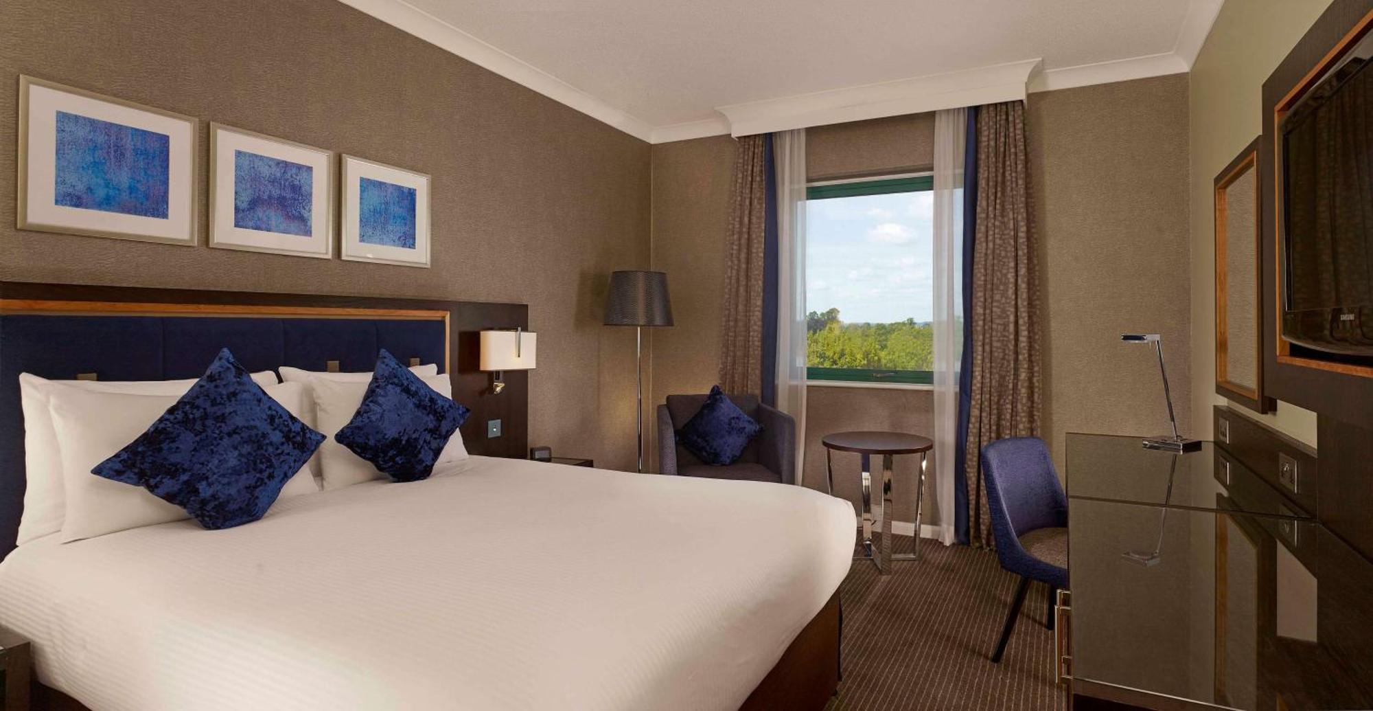 Hotel Doubletree By Hilton Woking Zewnętrze zdjęcie