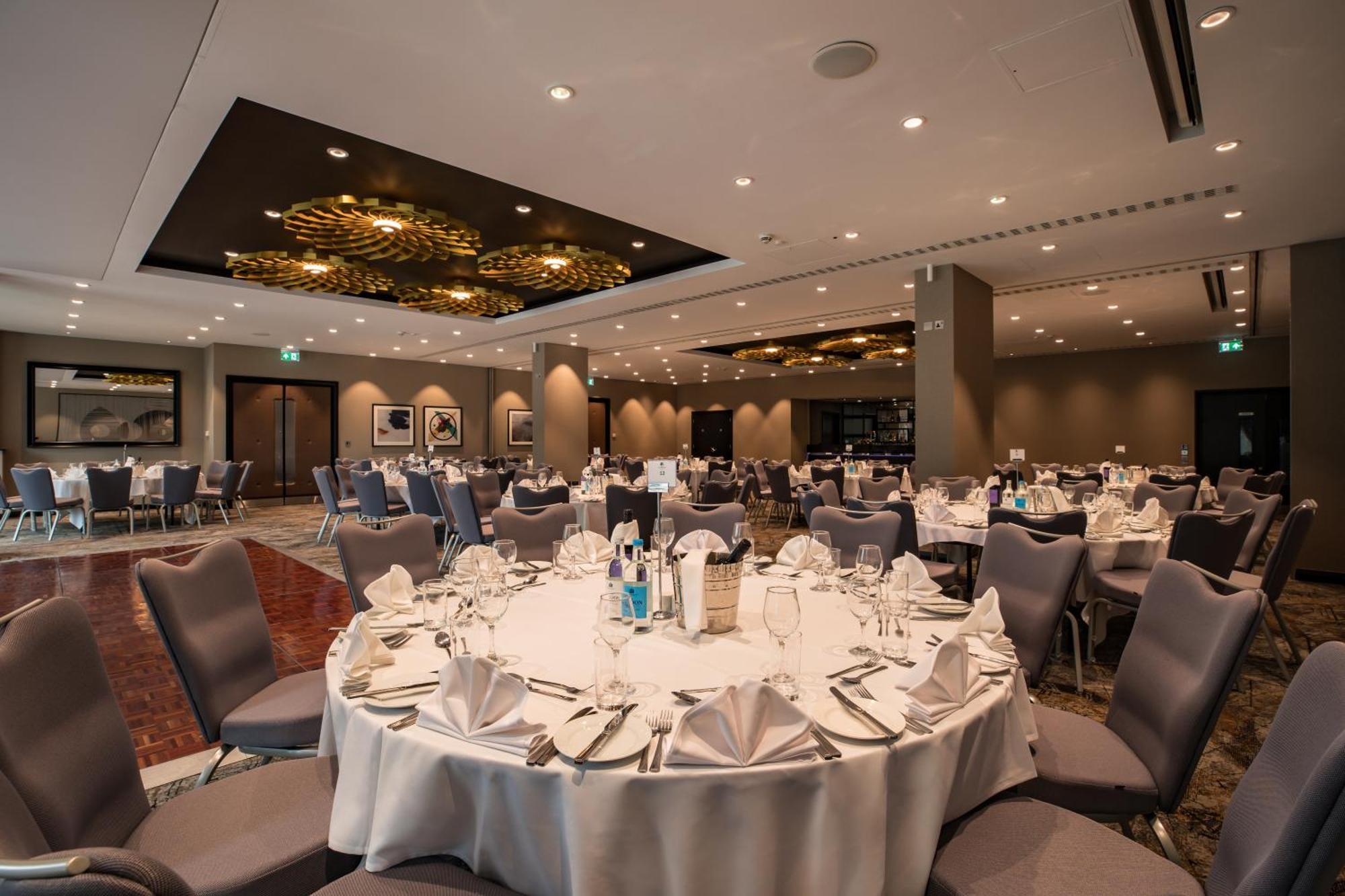 Hotel Doubletree By Hilton Woking Zewnętrze zdjęcie