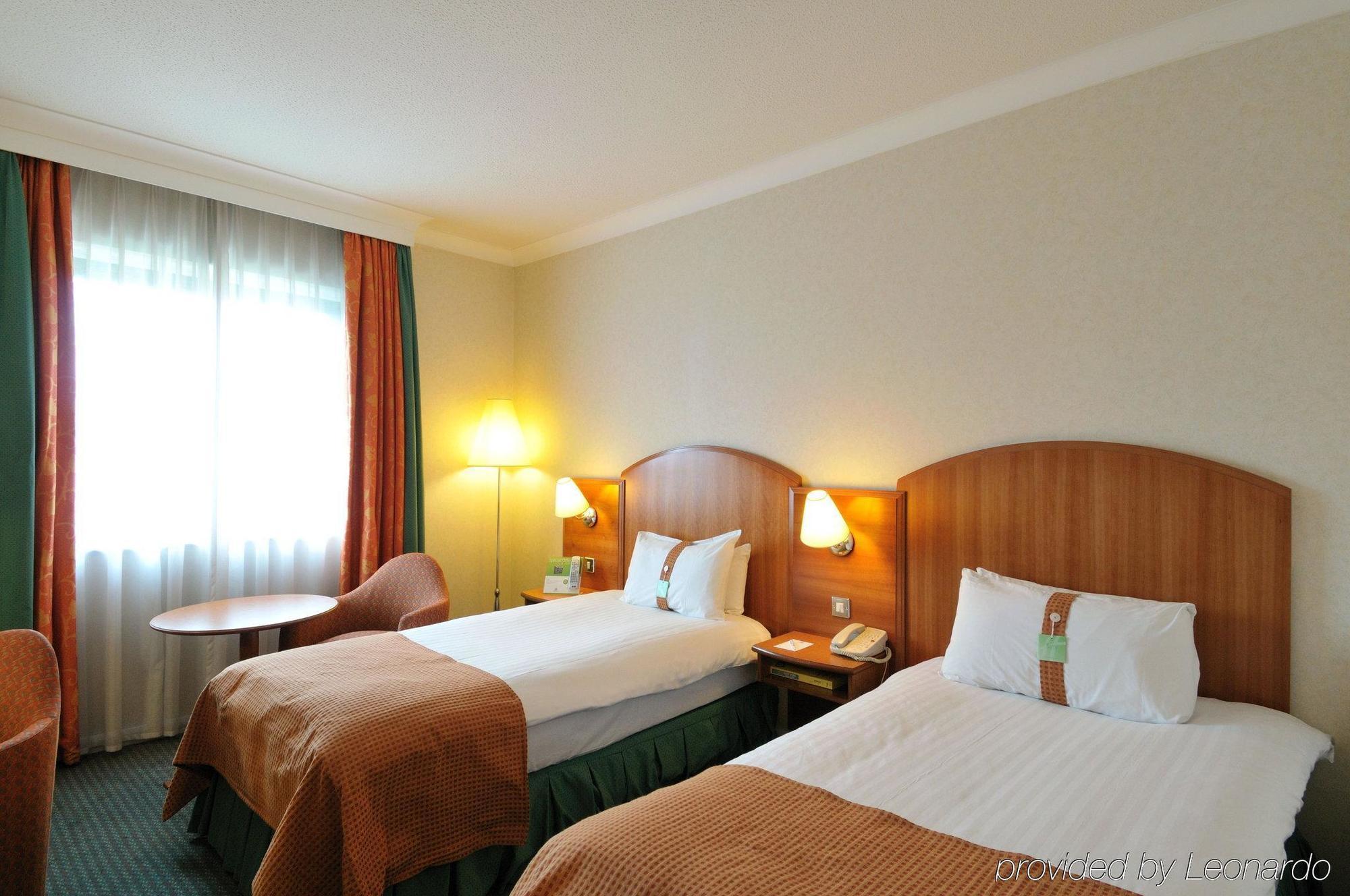 Hotel Doubletree By Hilton Woking Zewnętrze zdjęcie